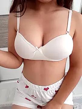 LaraGomezxx from StripChat is Freechat