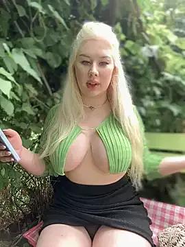 Check-out your craziest wishes with our pick of gaming cams models, featuring big knockers, round tails and tight twats.