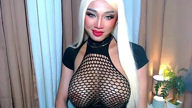 Check-out your craziest wishes with our pick of gaming cams models, featuring big knockers, round tails and tight twats.
