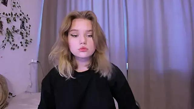 LaseyMoon from StripChat is Freechat