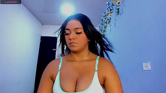 Laura-Summer from StripChat is Freechat