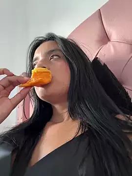 Laura_fernandezII from StripChat is Freechat