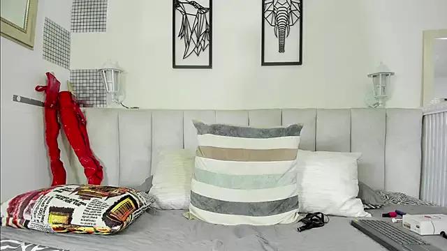 Check-out your craziest wishes with our pick of gaming cams models, featuring big knockers, round tails and tight twats.