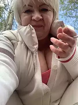 Laura_Millf from StripChat is Freechat