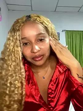 Laura_MR from StripChat is Freechat