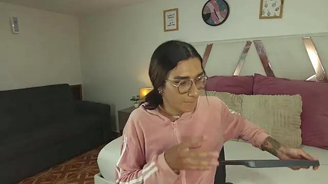 LauraaGomezz__ from StripChat is Freechat