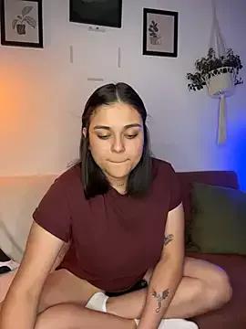 Laurabuu_ from StripChat is Freechat