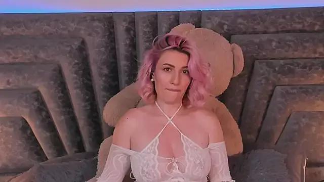 LauraSteele from StripChat is Freechat