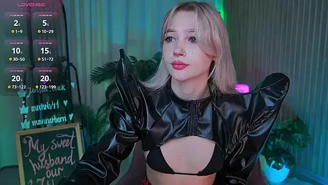 Check-out your craziest wishes with our pick of gaming cams models, featuring big knockers, round tails and tight twats.