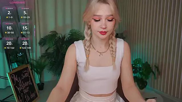 Check-out your craziest wishes with our pick of gaming cams models, featuring big knockers, round tails and tight twats.