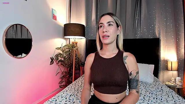 Check-out your craziest wishes with our pick of gaming cams models, featuring big knockers, round tails and tight twats.