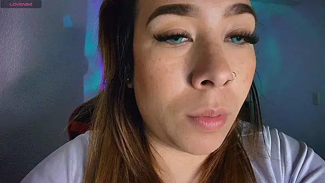 leahtemptation3 from StripChat is Freechat