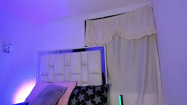 LeahxBarker from StripChat is Freechat