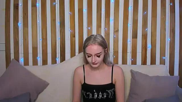 Leona_Allenn from StripChat is Freechat
