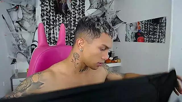 Check-out your craziest wishes with our pick of gaming cams models, featuring big knockers, round tails and tight twats.