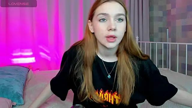 Check-out your craziest wishes with our pick of gaming cams models, featuring big knockers, round tails and tight twats.