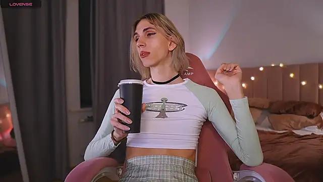 Check-out your craziest wishes with our pick of gaming cams models, featuring big knockers, round tails and tight twats.