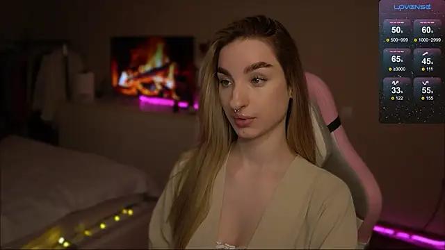 Check-out your craziest wishes with our pick of gaming cams models, featuring big knockers, round tails and tight twats.