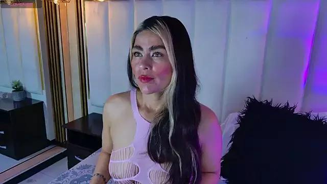 Check-out your craziest wishes with our pick of gaming cams models, featuring big knockers, round tails and tight twats.