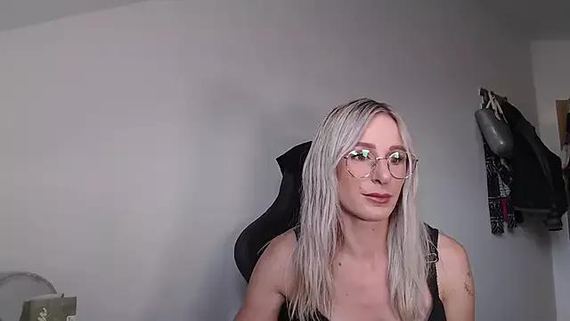Liana_Lou from StripChat is Freechat