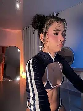 Lianh_Benett from StripChat is Freechat