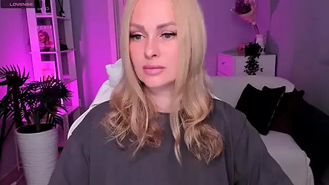Libby_Nora from StripChat is Freechat