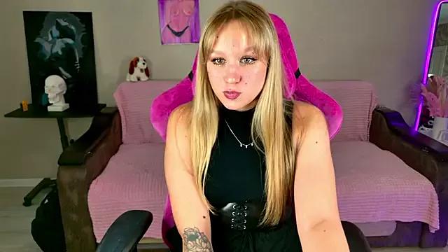 Check-out your craziest wishes with our pick of gaming cams models, featuring big knockers, round tails and tight twats.