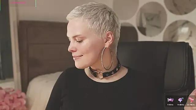 Check-out your craziest wishes with our pick of gaming cams models, featuring big knockers, round tails and tight twats.