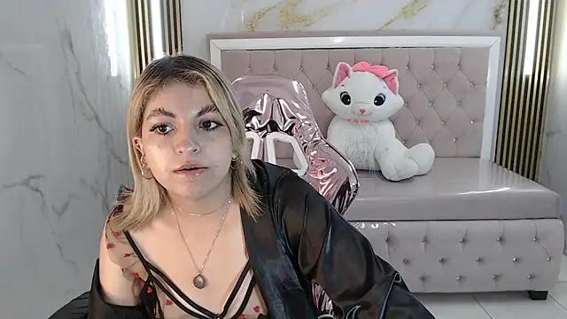 Check-out your craziest wishes with our pick of gaming cams models, featuring big knockers, round tails and tight twats.