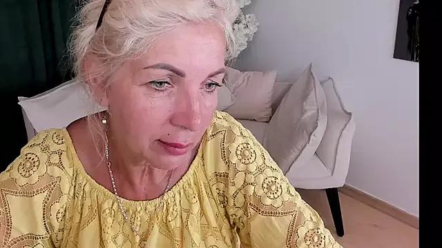 LiliaMoons from StripChat is Freechat