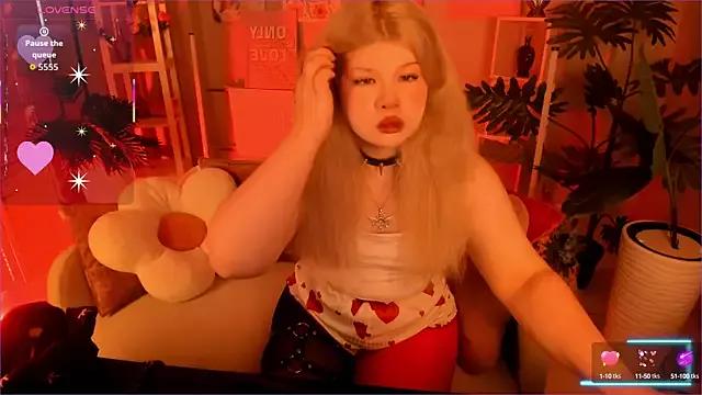 Check-out your craziest wishes with our pick of gaming cams models, featuring big knockers, round tails and tight twats.