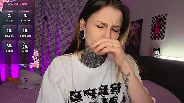 Check-out your craziest wishes with our pick of gaming cams models, featuring big knockers, round tails and tight twats.