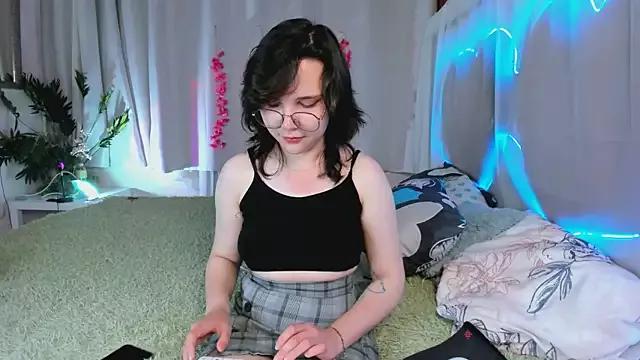 LiliViolet from StripChat is Freechat