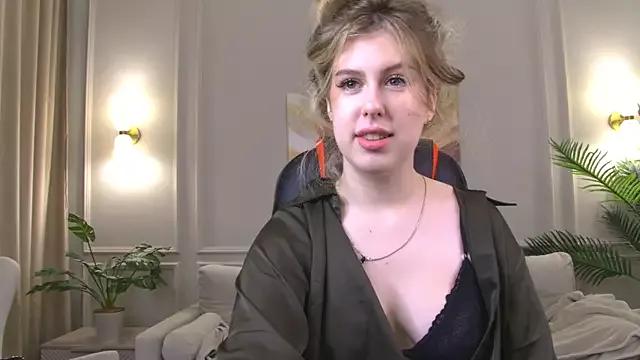 Lillian_Dyson from StripChat is Freechat