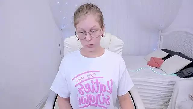 Lilly_Belly from StripChat is Freechat