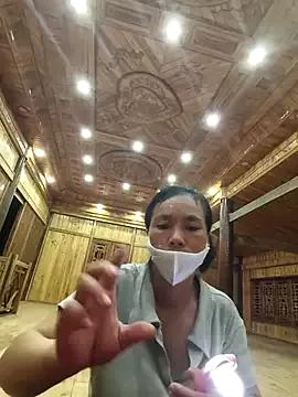 lily-00 from StripChat is Freechat