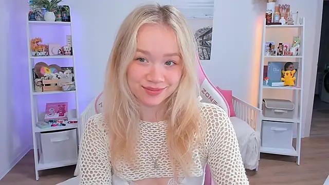Check-out your craziest wishes with our pick of gaming cams models, featuring big knockers, round tails and tight twats.
