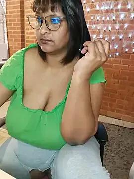 Lilybanx from StripChat is Freechat