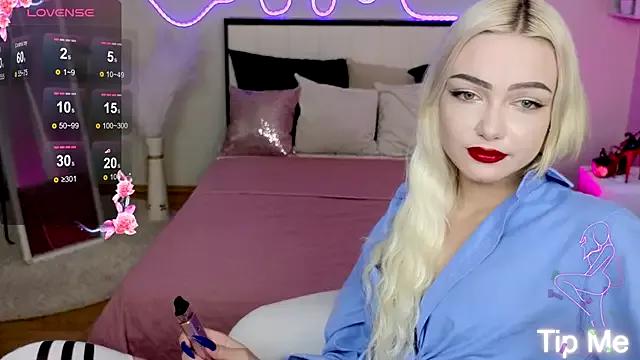 Check-out your craziest wishes with our pick of gaming cams models, featuring big knockers, round tails and tight twats.