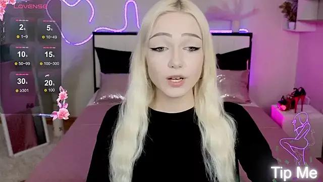 LinaLirian from StripChat is Freechat