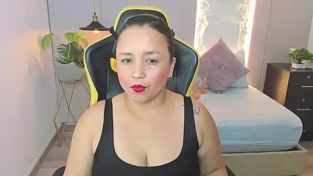 Check-out your craziest wishes with our pick of gaming cams models, featuring big knockers, round tails and tight twats.