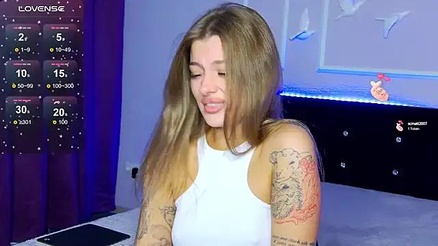 LindaBrilliant from StripChat is Freechat