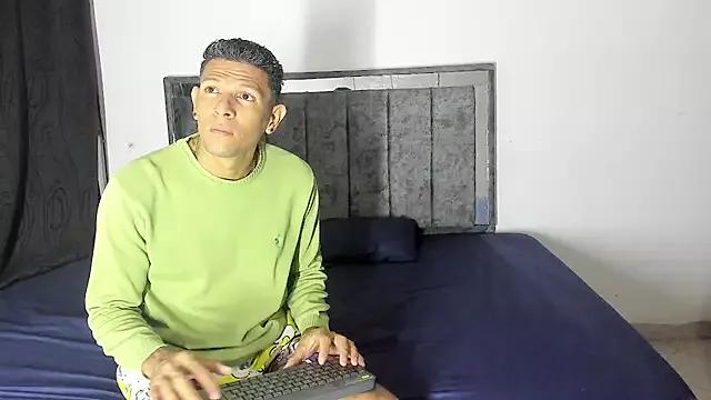 lindoshot_sexlove from StripChat is Freechat