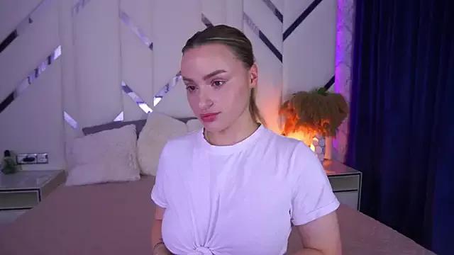 Check-out your craziest wishes with our pick of gaming cams models, featuring big knockers, round tails and tight twats.