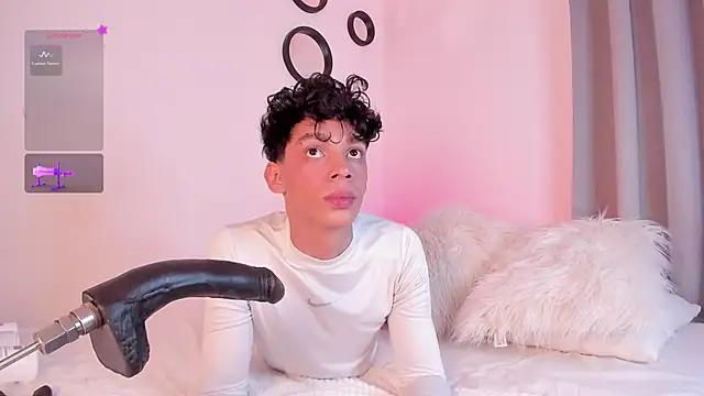 lion_greey from StripChat is Freechat
