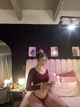 Lisa_Belluci from StripChat is Freechat