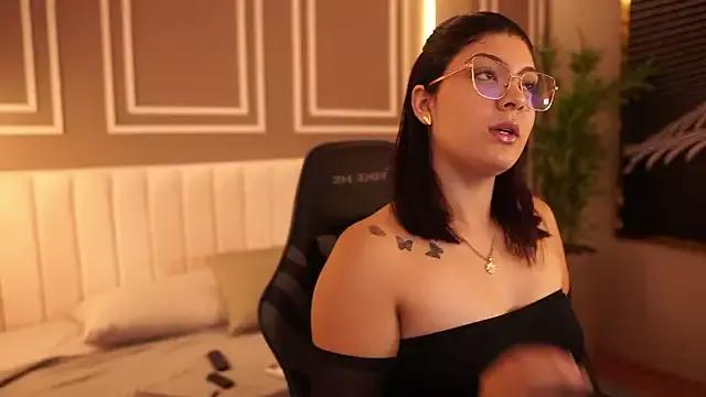Check-out your craziest wishes with our pick of gaming cams models, featuring big knockers, round tails and tight twats.