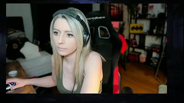 Check-out your craziest wishes with our pick of gaming cams models, featuring big knockers, round tails and tight twats.