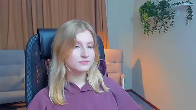 LisaRais from StripChat is Freechat