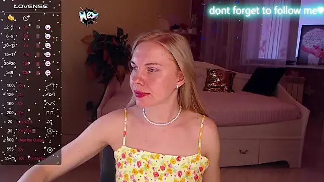 Check-out your craziest wishes with our pick of gaming cams models, featuring big knockers, round tails and tight twats.